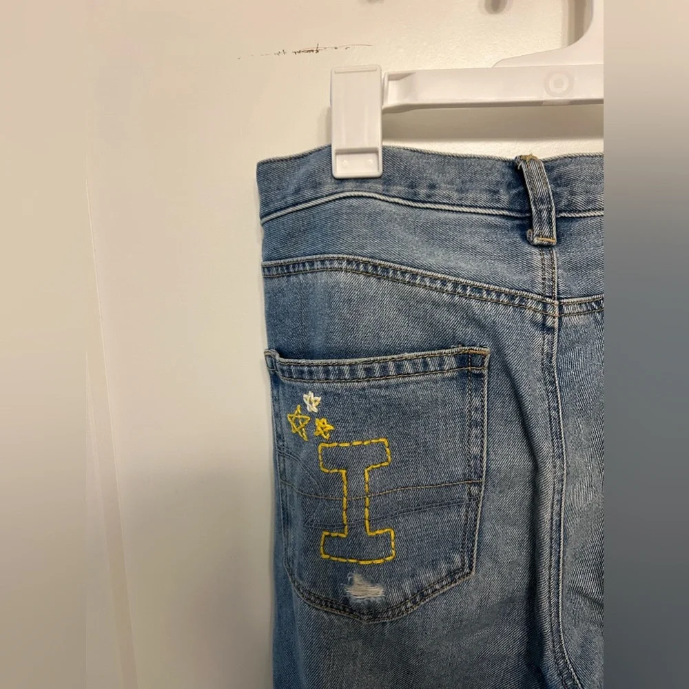 American Eagle University of Iowa Embroidered High-Waisted Jeans - Picture 13 of 14